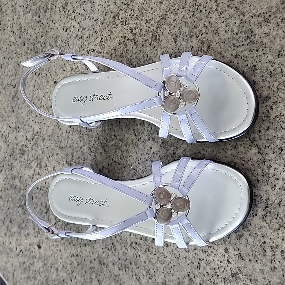 NWOT....Easy Street lilac purple scrappy sandal! - Picture 2 of 7
